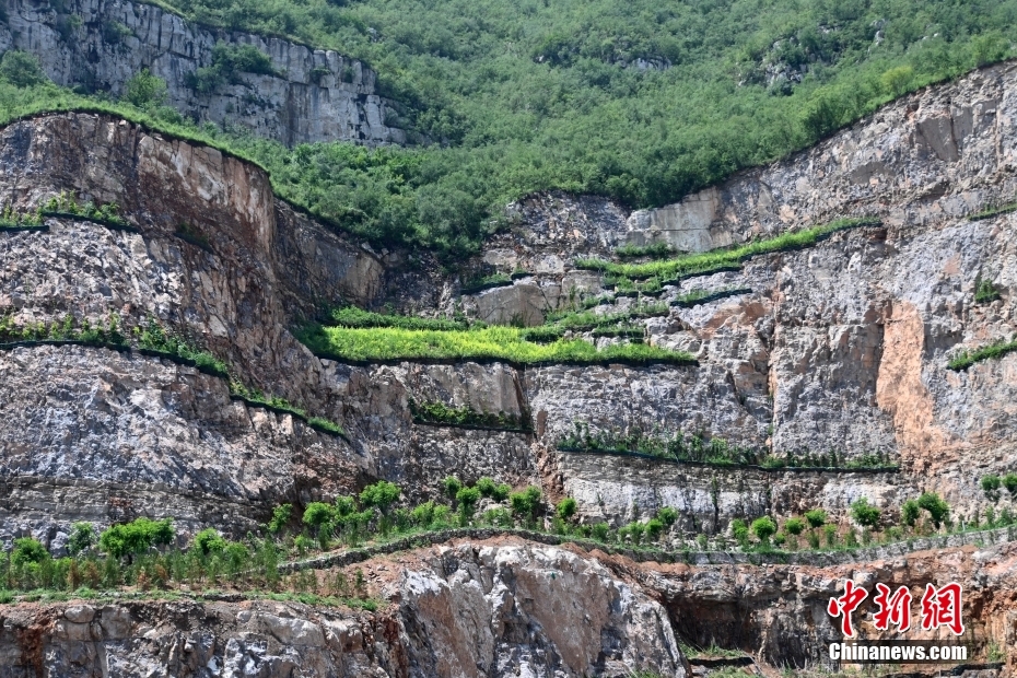 圖為7月13日拍攝的石家莊市井陉縣南固底村西南的礦山。 中新社記者 翟羽佳 攝 圖為7月13日拍攝的石家莊市井陉縣南固底村西南的礦山。 中新社記者 翟羽佳 攝